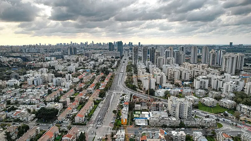 La rue Jabotinsky et les quartiers de Petah Tikva vus du ciel