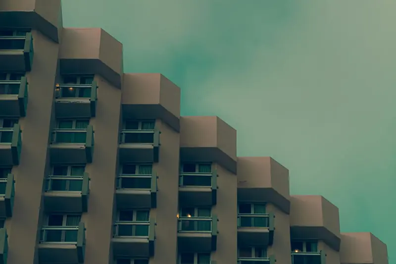 Un immeuble d’habitation à balcons