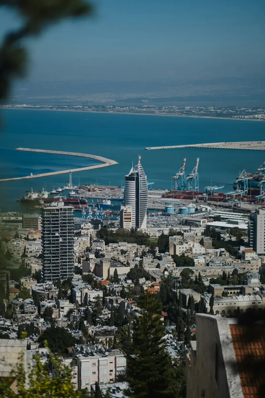 Haïfa et sa baie vues depuis le Carmel